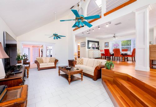 106 Gardenia Ave, Tavernier, FL, 33070-2406 | Card Image