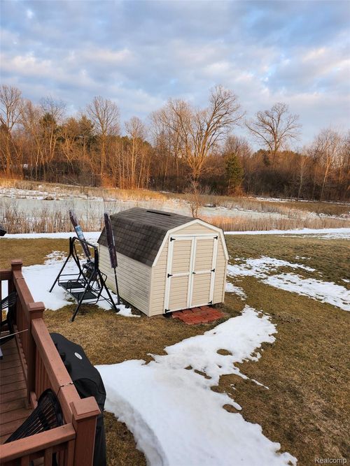 5216 Northwood Rd, Grand Blanc, MI, 48439-3433 | Card Image