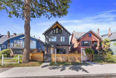 2551 Triumph St, Home with 3 bedrooms, 3 bathrooms and 2 parking in Vancouver BC | Image 2