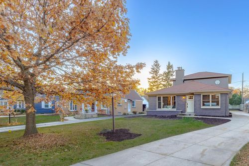 8201 N Whitney Rd, Fox Point, WI, 53217-2755 | Card Image