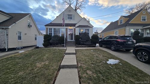 32 Butler Blvd, Elmont, NY, 11003-2506 | Card Image