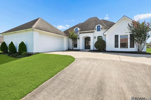 6982 Lakecrest Dr, Zachary, LA, 70791-2768 | Card Image