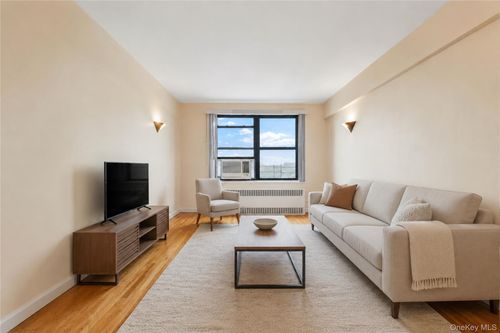 6g-25-15 Union St, Flushing, NY, 11354-1269 | Card Image