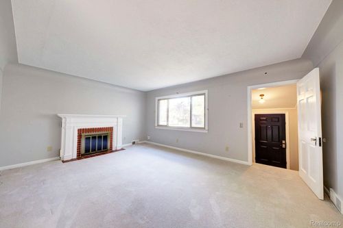 5324 Newberry St, Wayne, MI, 48184-2309 | Card Image