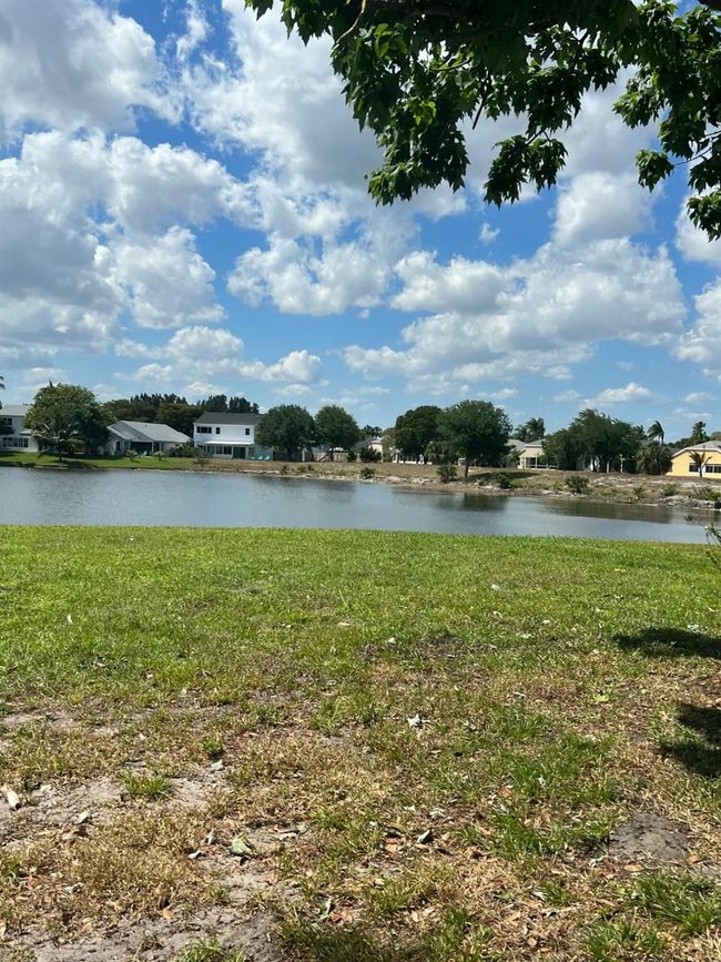 3802 Medford Ct, Townhouse with 2 bedrooms, 3 bathrooms and null parking in Boynton Beach FL | Image 6