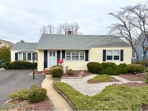 17 Crestview Dr, Middletown, NJ, 07748-3602 | Card Image