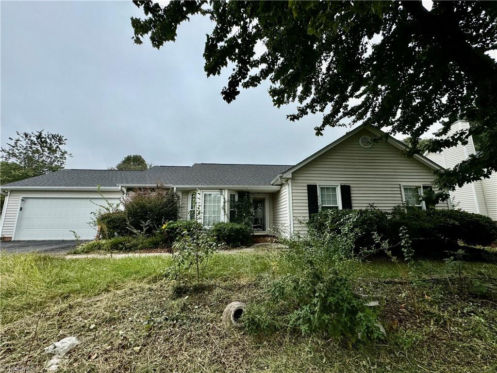 River Crest Ct, Clemmons, NC 27012