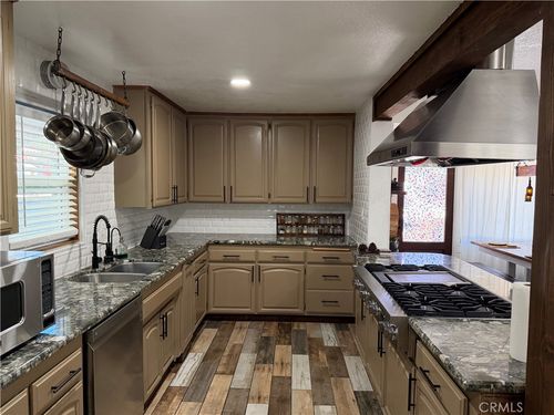 a-3560 Hollyberry, Vista, CA, 92084 | Card Image