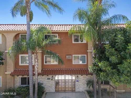 apt-220-3220 Altura Ave, La Crescenta, CA, 91214-3308 | Card Image