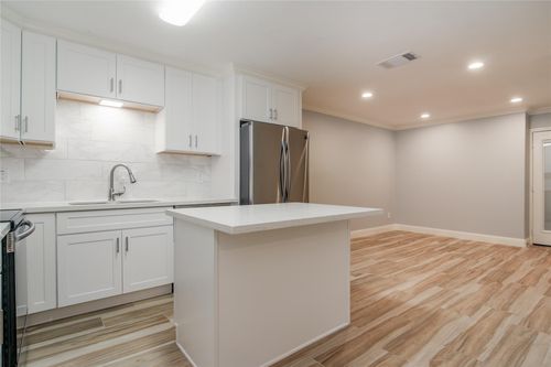 243-12633 Memorial Dr, Houston, TX, 77024-4857 | Card Image