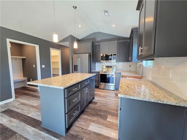 618 N Bates St, House other with 3 bedrooms, 2 bathrooms and null parking in Adrian MO | Image 4