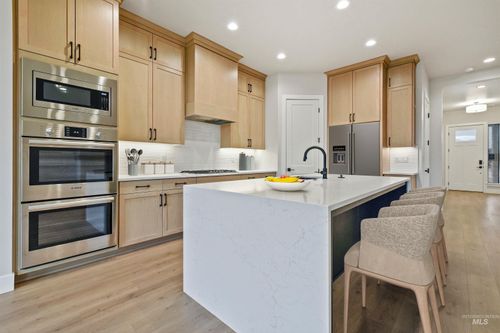 rouge-7660 W Old School St, Meridian, ID, 83646-1753 | Card Image