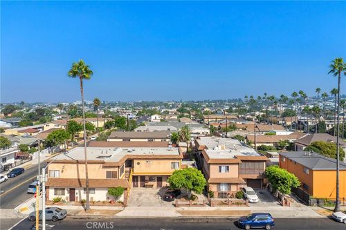 1015 E 20th St, Long Beach, CA, 90806-5071 | Card Image