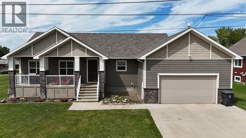 {{alt}} | Card Image