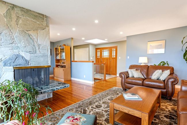 557 Yale Road, House other with 5 bedrooms, 3 bathrooms and 4 parking in Port Moody BC | Image 6