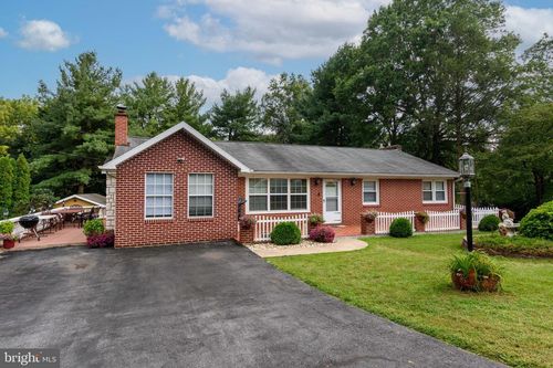 6011 Canyon Rd, HARRISBURG, PA, 17111-3823 | Card Image