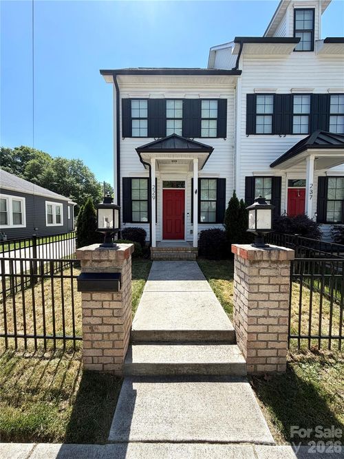 229 W G St, Kannapolis, NC, 28081-4714 | Card Image