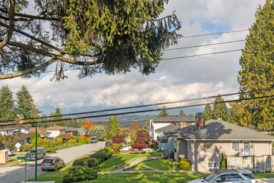 6662 Stanley St, Home with 8 bedrooms, 4 bathrooms and 6 parking in Burnaby BC | Image 2