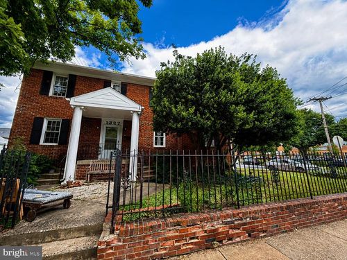 1327 S Queen Street, ARLINGTON, VA, 22204 | Card Image