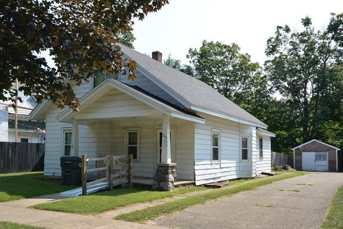 212 N Brown St, Paw Paw, MI, 49079-1307 | Card Image