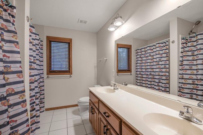 Upper Level Bath | Image 29