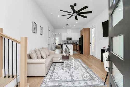 a-7129 Sidney St, Houston, TX, 77021-5832 | Card Image