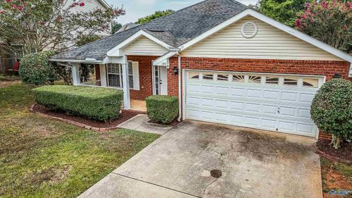 135 Bremerton Dr Sw, Huntsville, AL, 35824-2506 | Card Image