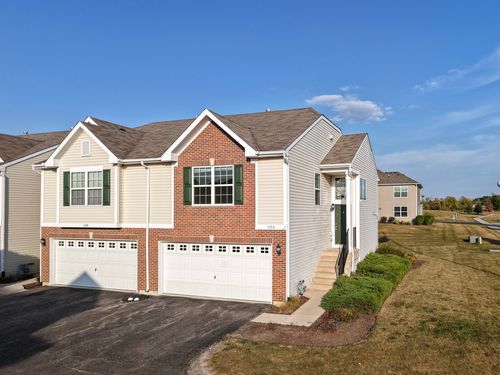 1070 Turin Dr, Hampshire, IL, 60140-5604 | Card Image