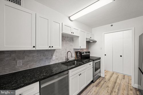 w-113-1001 City Ave, WYNNEWOOD, PA, 19096-3902 | Card Image