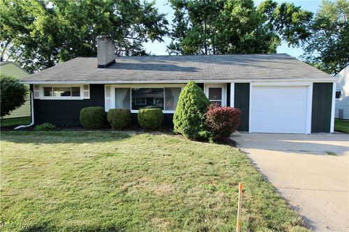 376 Girard Dr, Berea, OH, 44017-2447 | Card Image
