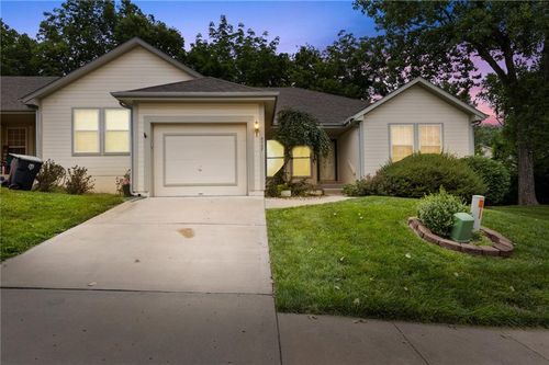8307 N Barclay Cir, Kansas City, MO, 64118-1394 | Card Image