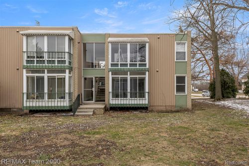 1-33379 Fargo St, Livonia, MI, 48152-1437 | Card Image