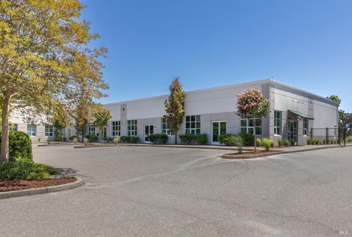 600 American Way, Windsor, CA, 95492 | Card Image