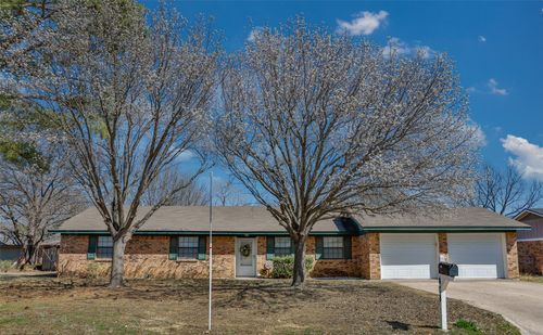 408 Ashland Dr, Gainesville, TX, 76240-4513 | Card Image
