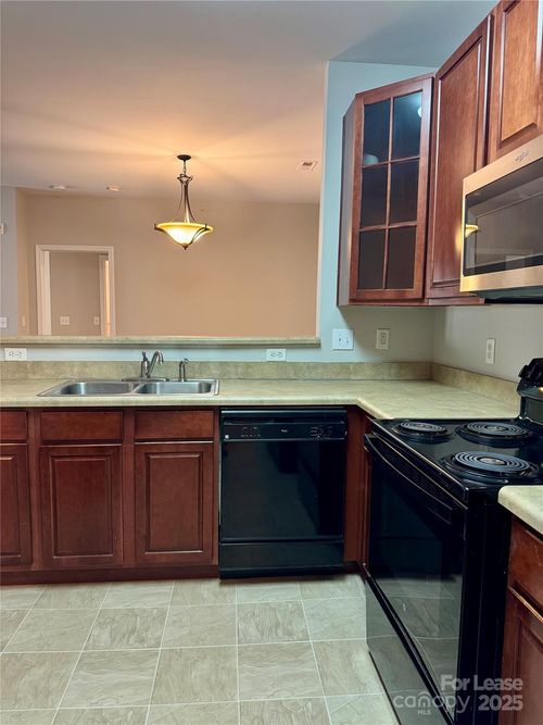 9823 Hyde Glen Ct, Charlotte, NC, 28262-2657 | Card Image