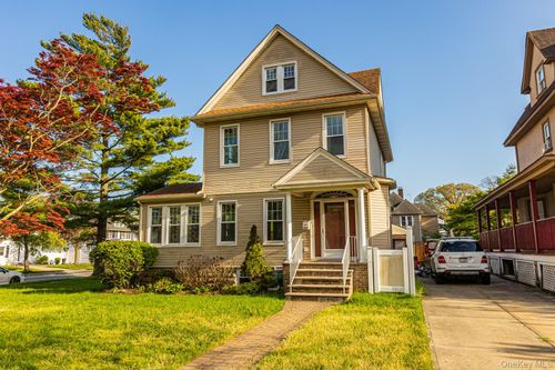 209 Smith St, Freeport, NY, 11520-4341 | Card Image