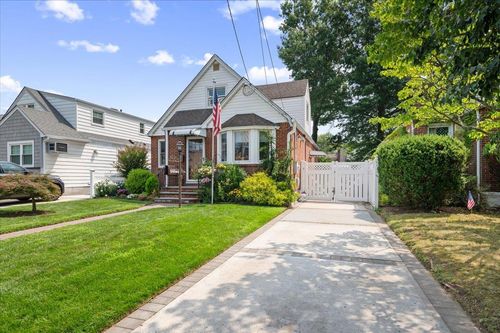 173 Semton Blvd, Franklin Square, NY, 11010-4242 | Card Image