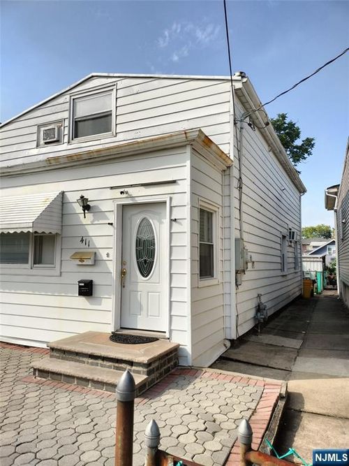 411 Sheridan Pl, Fairview, NJ, 07022-1905 | Card Image