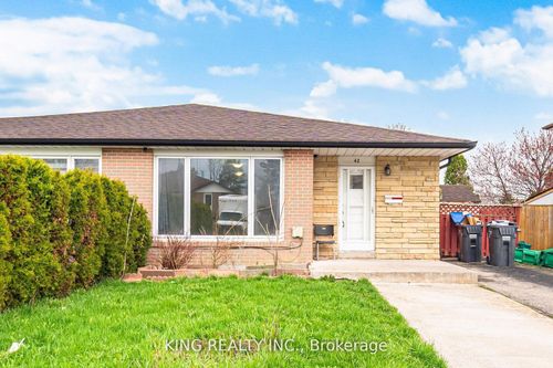 42 Flamingo Cres, Brampton, ON, L6T2G5 | Card Image