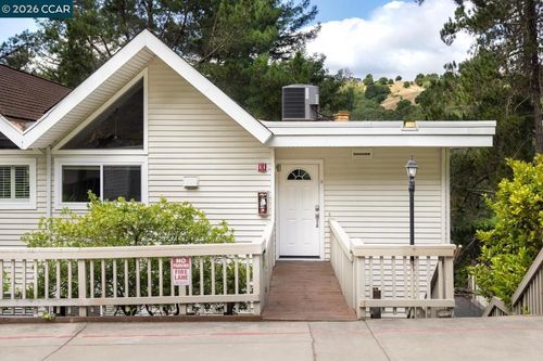 b-126 Ascot Ct, Moraga, CA, 94556-1440 | Card Image