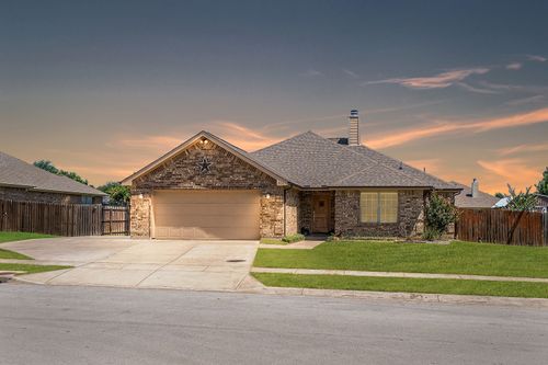 324 Stanley Dr, Aubrey, TX, 76227-6270 | Card Image
