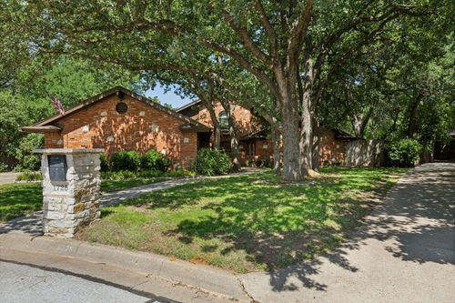 1725 Preston Hollow Ct, Arlington, TX, 76012-5413 | Card Image