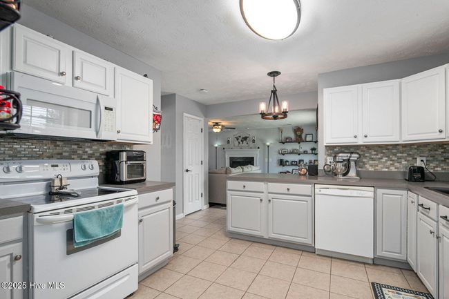 186 Lenoir Dr, House other with 4 bedrooms, 3 bathrooms and 2 parking in Spring Lake NC | Image 12