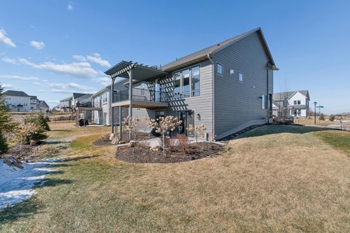 5385 Gestach Ln, Chaska, MN, 55318-7404 | Card Image