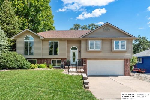 9813 Gabriella Dr, Plattsmouth, NE, 68048-4233 | Card Image