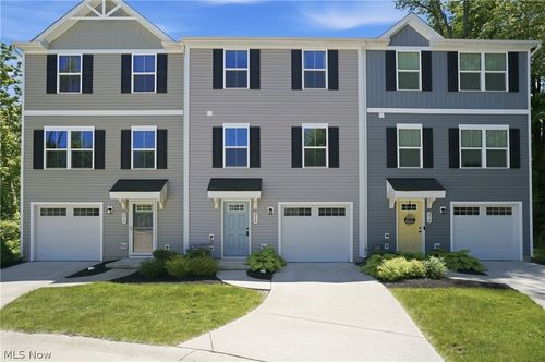 212 Raintree Ln, Painesville, OH, 44077-4171 | Card Image