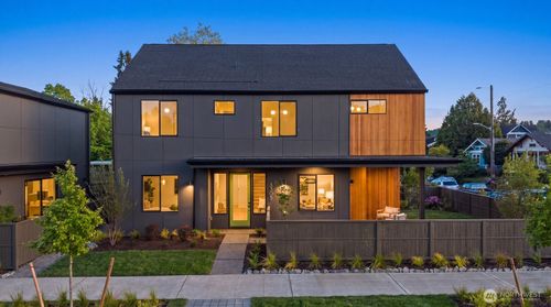 3305 S Hanford Street, Seattle, WA, 98144 | Card Image