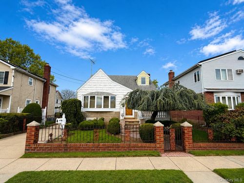 154 Scherer Blvd, Franklin Square, NY, 11010-1431 | Card Image