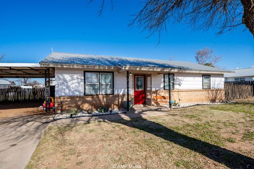 803 E 7th St, Rotan, TX, 79546-3217 | Card Image