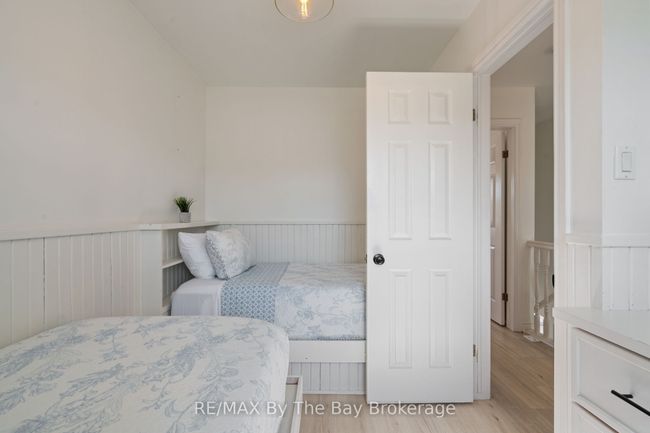15 Baker St, House other with 4 bedrooms, 2 bathrooms and 4 parking in Wasaga Beach ON | Image 22